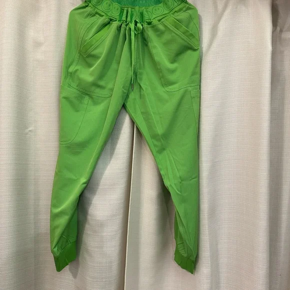 Vibrant Green Ava Therese Scrub Set - Picture 5 of 6